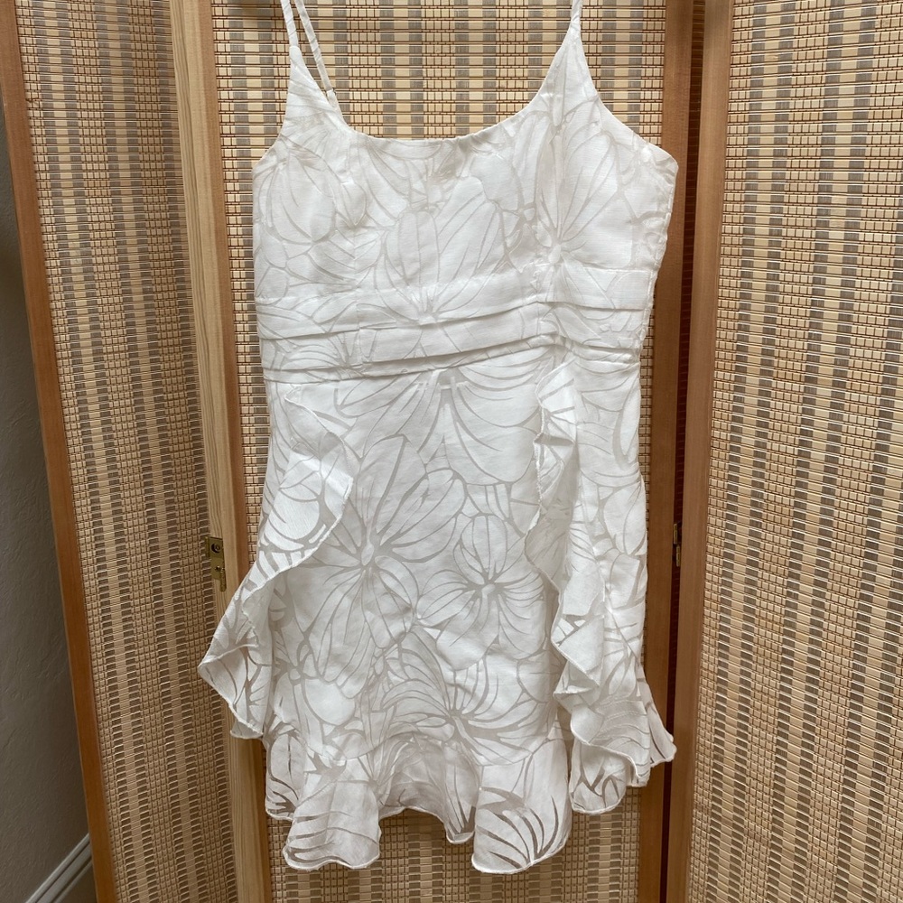 Gorgeous flattering white dress
